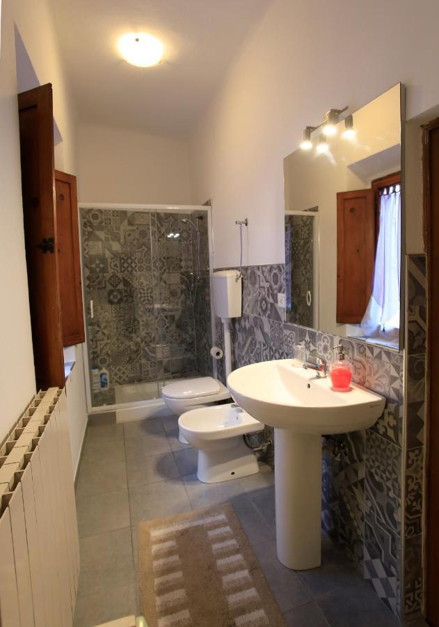 La Casa Di Ines Hotell San Gimignano Exteriör bild