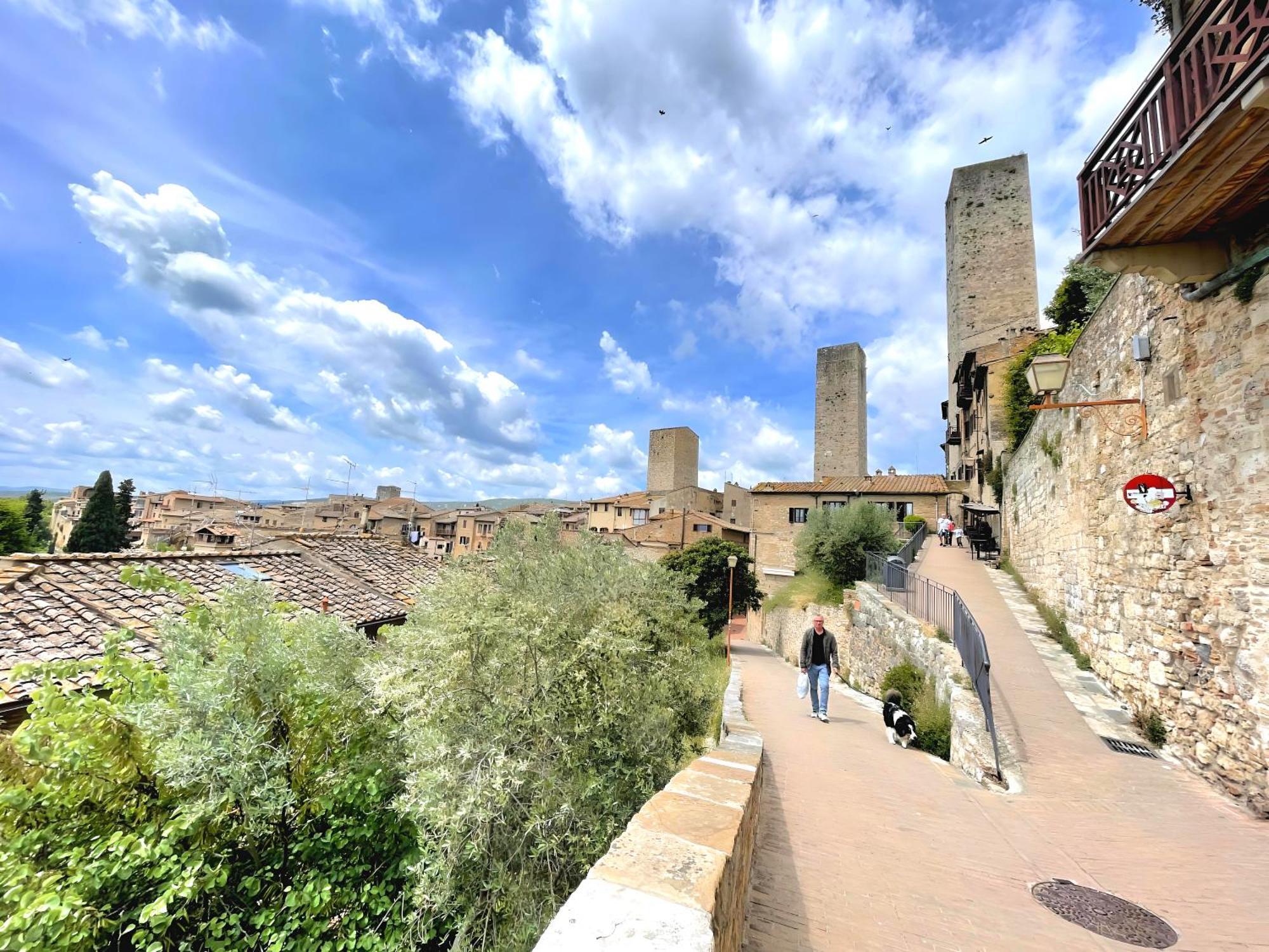 La Casa Di Ines Hotell San Gimignano Exteriör bild