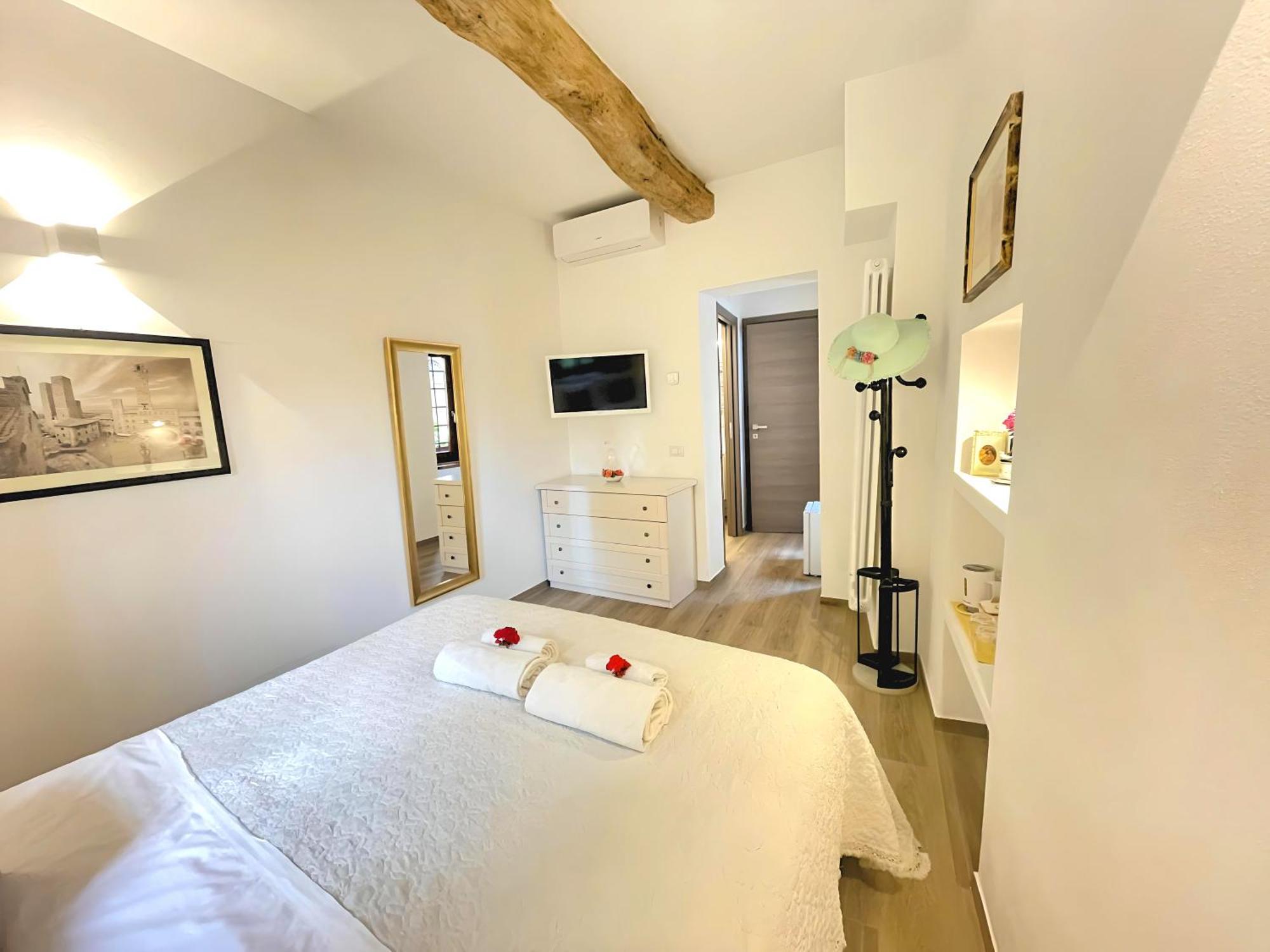La Casa Di Ines Hotell San Gimignano Exteriör bild